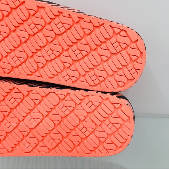 Freedom Moses - Zebra / Capri - Double Band Slides Women’ Size 5/6 - Picture 6 of 9